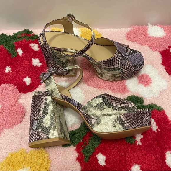 Snakeskin Block Platform Heels - Picture 4 of 5